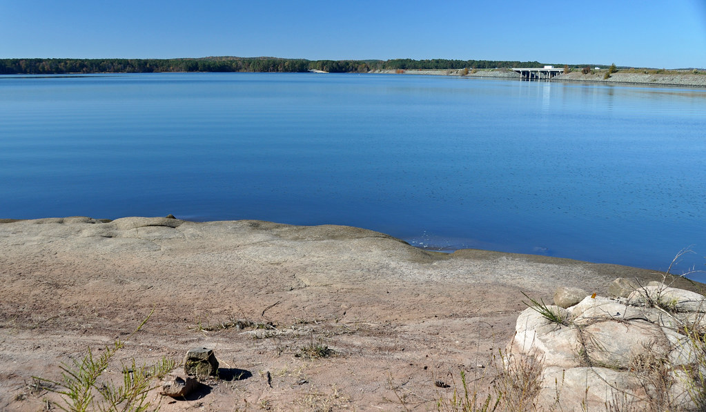 beautiful-lakes-near-charlotte-nc