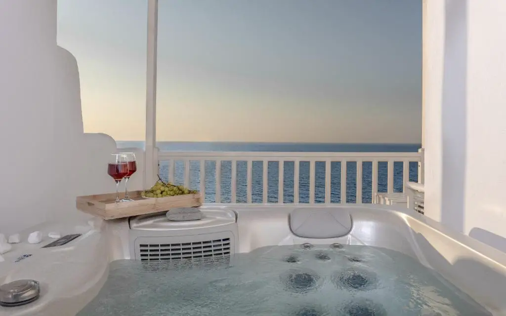 Luxury Hotels With an In-Room Jacuzzi Around the World