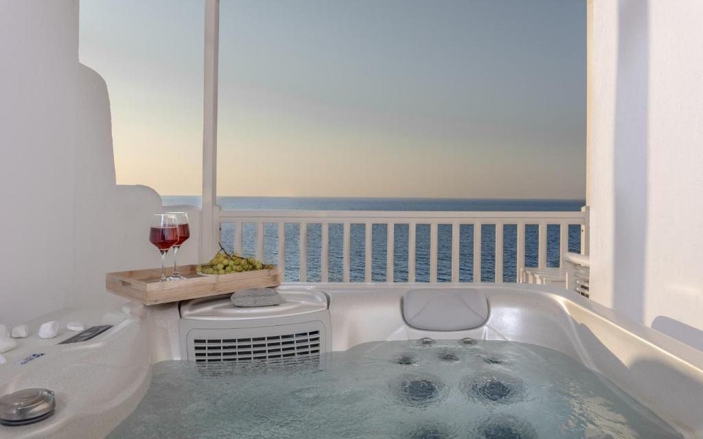 Luxury Hotels With an In-Room Jacuzzi Around the World