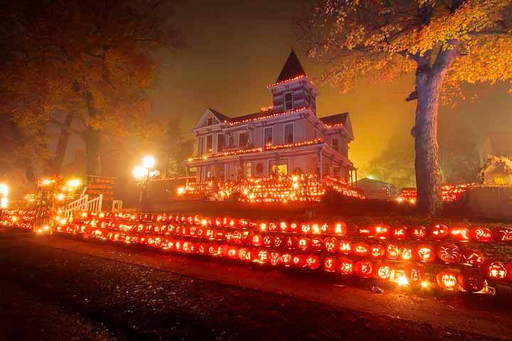 best-small-towns-to-visit-for-halloween