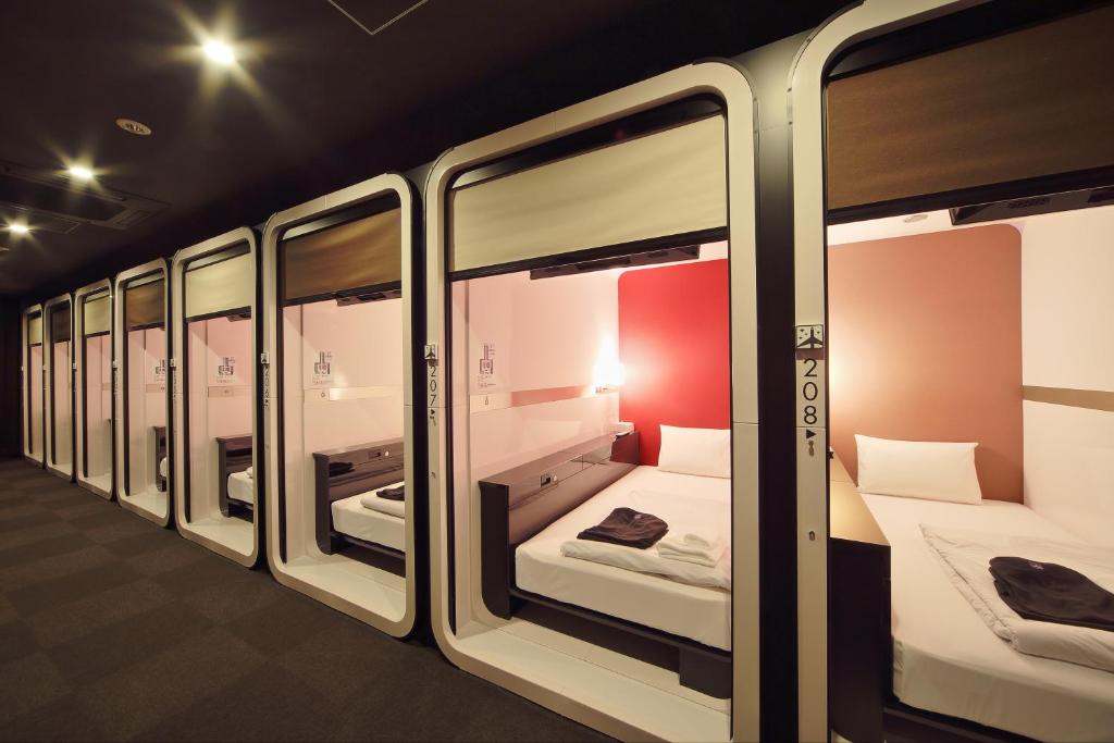 capsule-hotels-japan