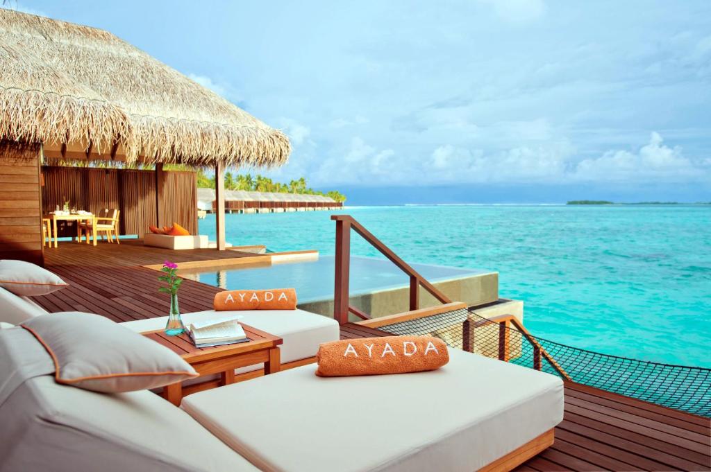 worlds-best-overwater-bungalow-resorts