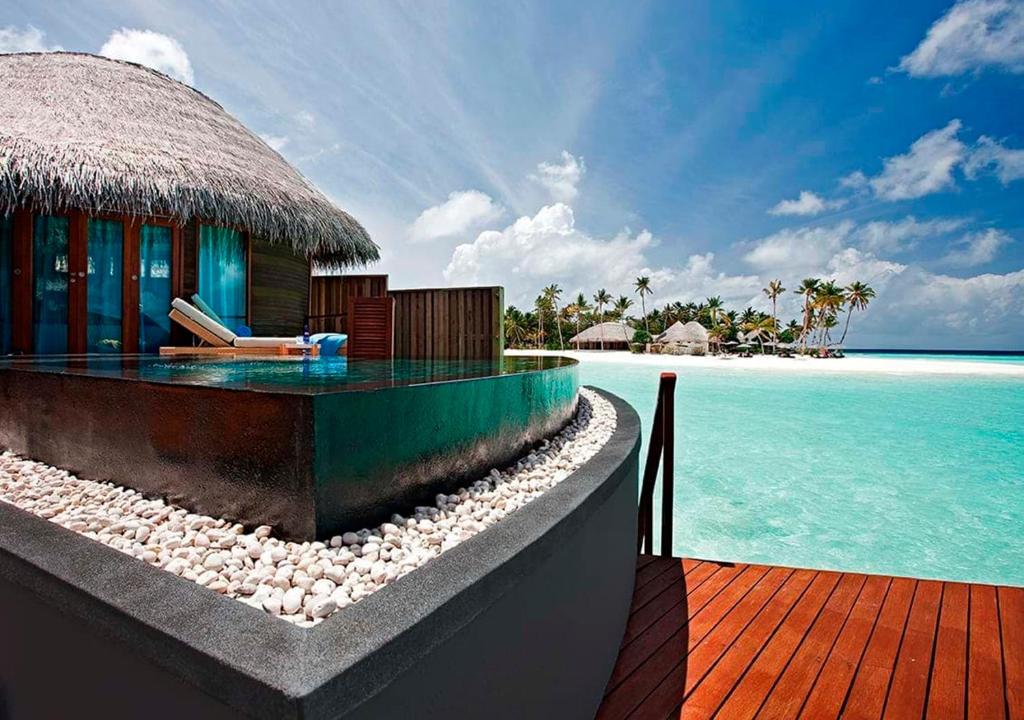 worlds-best-overwater-bungalow-resorts