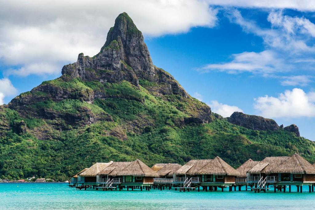 worlds-best-overwater-bungalow-resorts