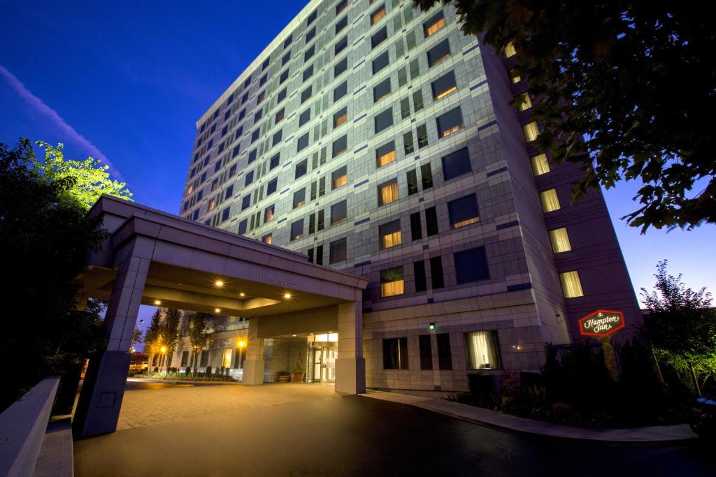 best-hotels-near-jfk-airport-with-shuttles