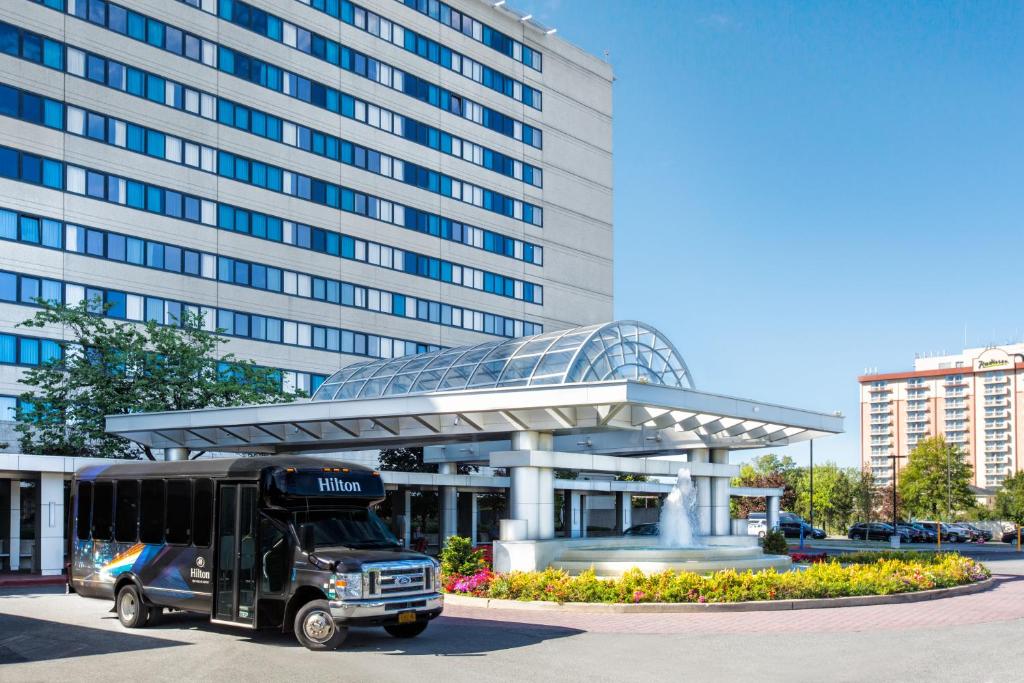 best-hotels-near-jfk-airport-with-shuttles