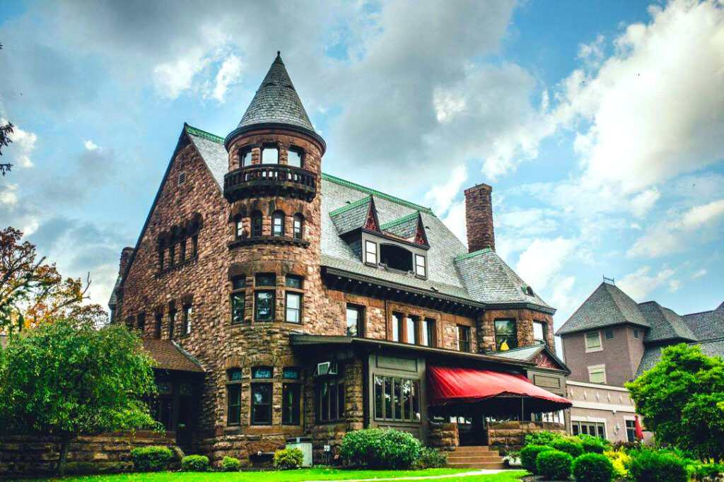 top-luxury-hotels-upstate-new-york