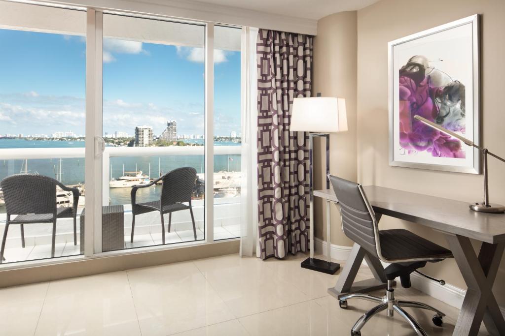 top-miami-oceanfront-hotels-with-balconies