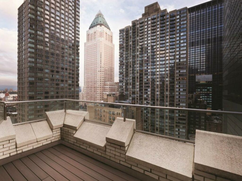 new-york-city-hotels-with-balconies